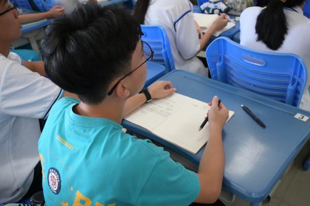 学生小组讨论