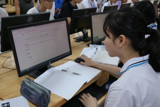 学生参与编程与数据分析